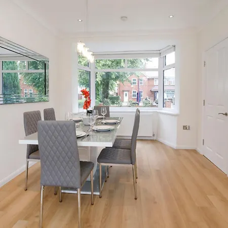 The Burton 3 Bedroom House Sleeps 6 * York