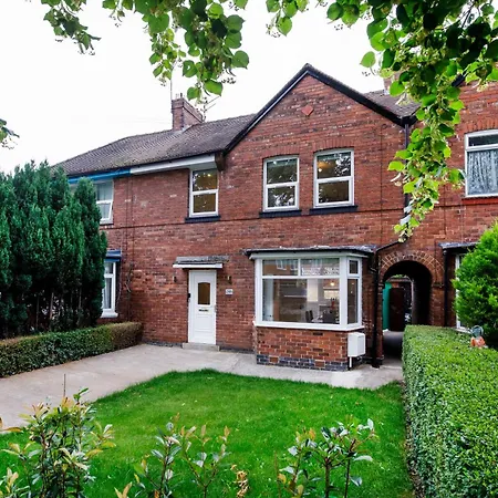 The Burton 3 Bedroom House Sleeps 6