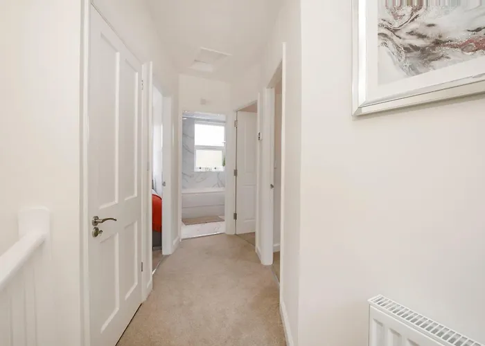 The Burton 3 Bedroom House Sleeps 6 Holiday home York