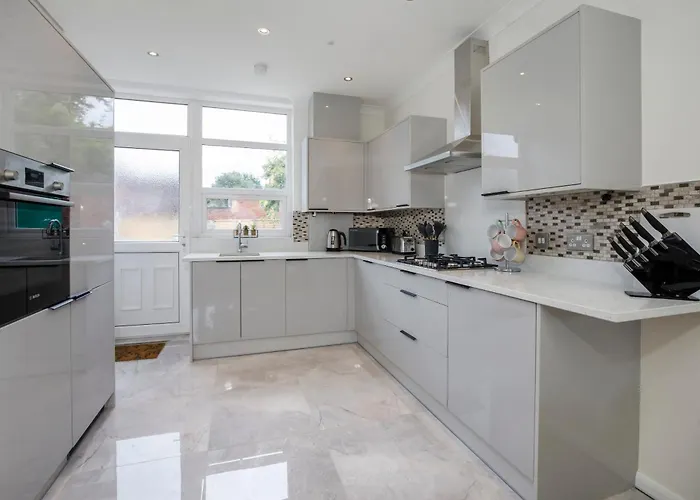 Holiday home The Burton 3 Bedroom House Sleeps 6 *