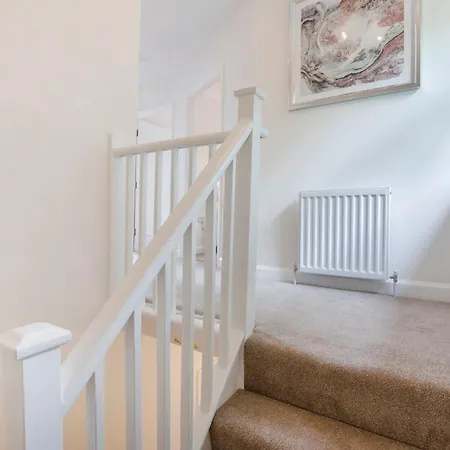 The Burton 3 Bedroom House Sleeps 6 * York